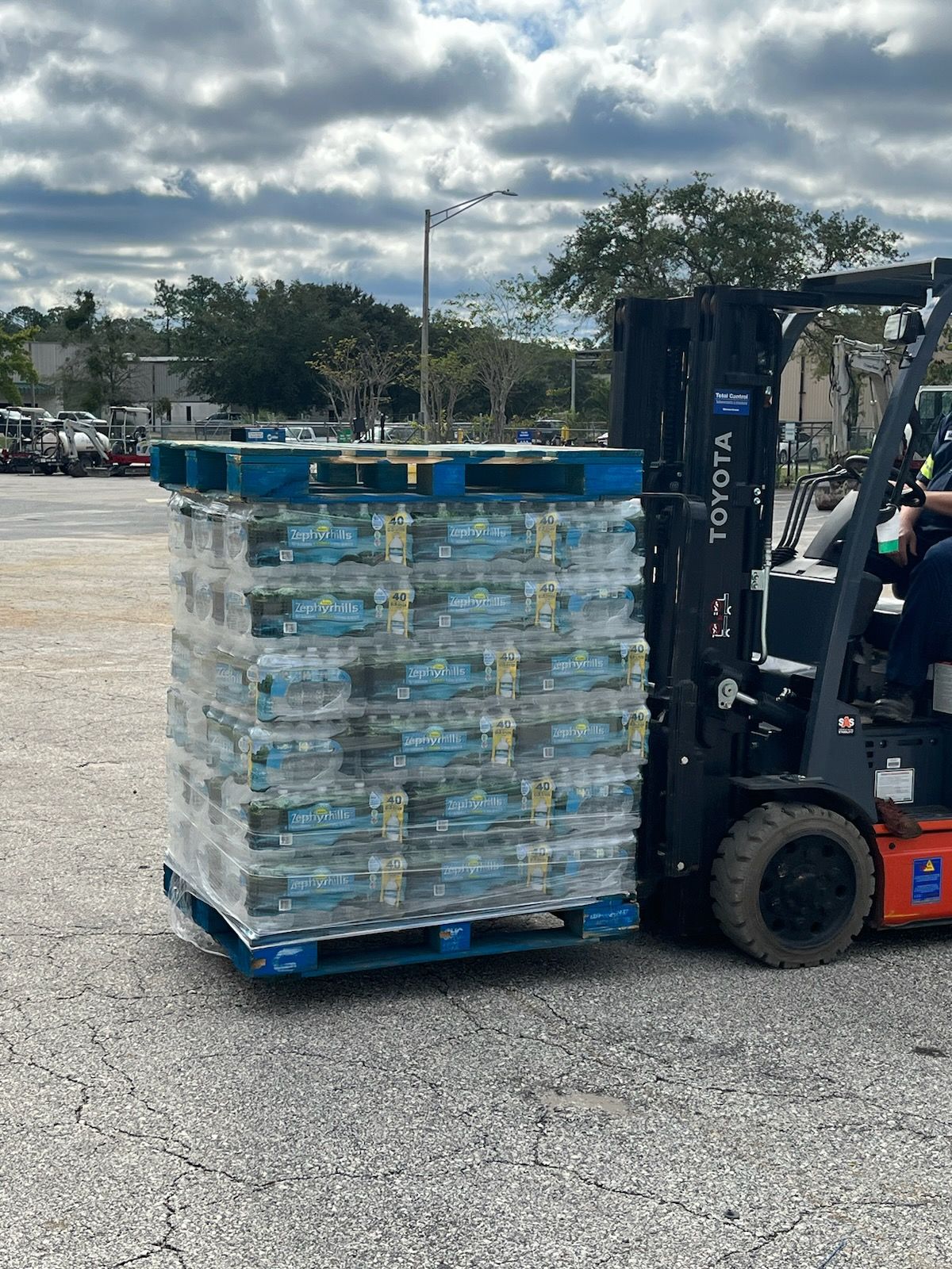 Zephyrhills Natural Spring Water – Full Pallet (1,920 Bottles, 16.9 oz)