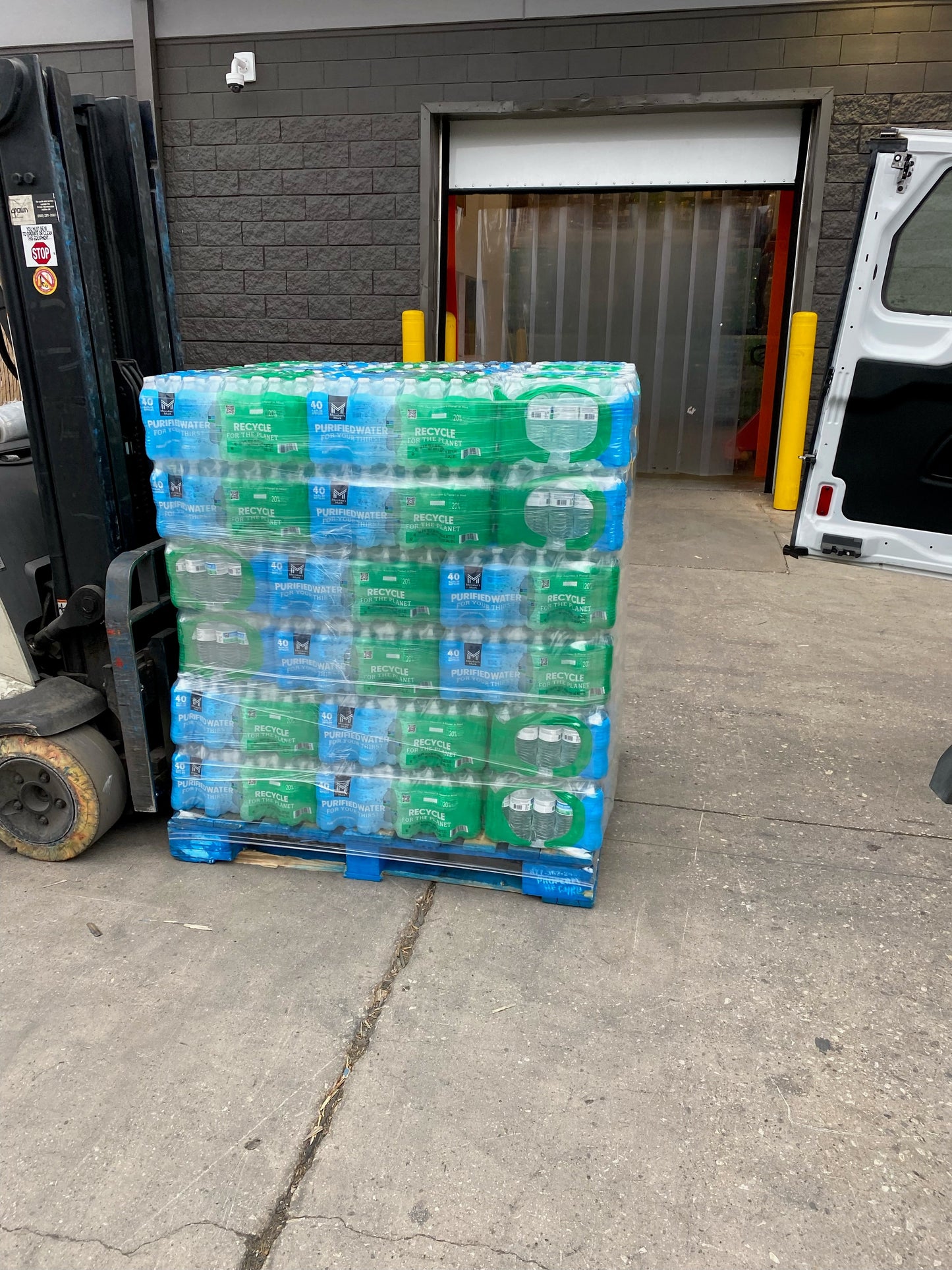 Member's Mark Purified Water – Full Pallet (1,920 Bottles, 16.9 oz)
